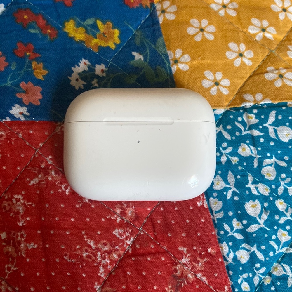 Airpods pro charging case